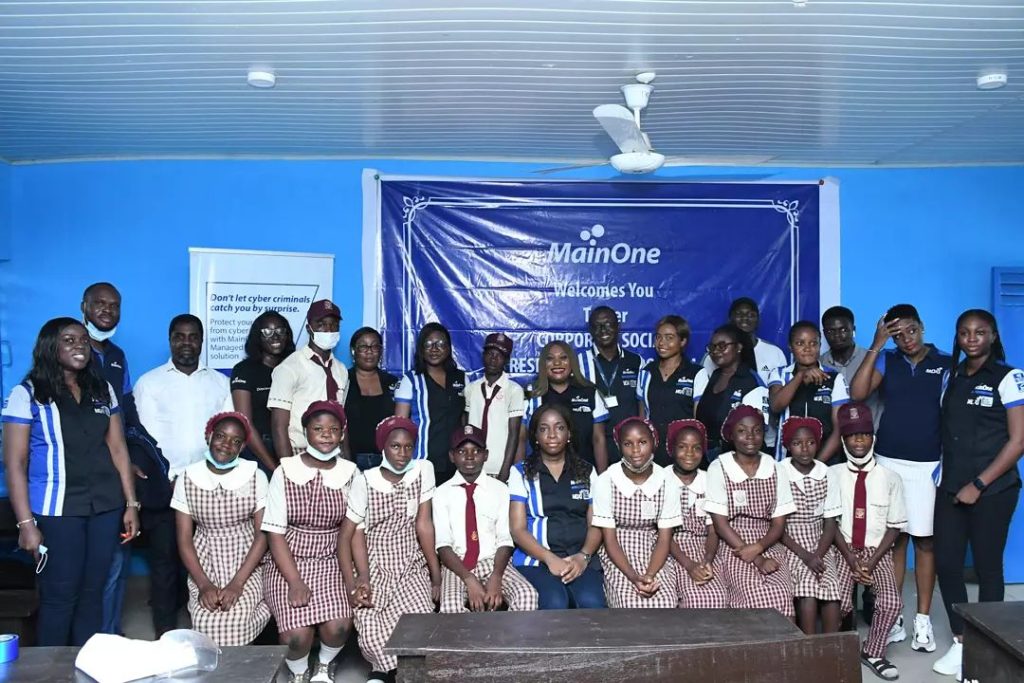 MAINONE SUPPORTS HOST COMMUNITY AS IT RENOVATES SCHOOL IN LAGOS